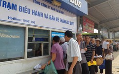 Dân Hà Nội xếp hàng làm thẻ w88 com mobile buýt miễn phí