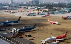 Tuột khỏi xe đầu kéo, băng chuyền lao tự do trong khu bay Tân Sơn Nhất