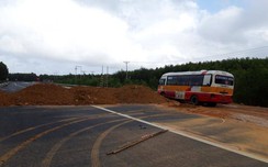Ô tô buýt, xe cứu thương ngang nhiên "vượt rào" vào cao tốc w88-Túy Loan