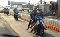 Thường xuyên ùn tắc, phà Cát Lái chiều 25 Tết năm nay ra sao?