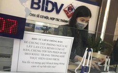 Phòng lây nCoV, ngân hàng xin phép w88 com vn nhân viên đeo khẩu trang tiếp khách