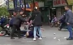 Hỗn chiến sau va chạm giao thông, w88 com đàn ông đi ô tô bị đánh túi bụi