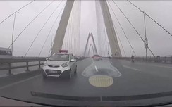 Video: Thót tim cảnh taxi ngang nhiên chạy ngược chiều trên cầu Nhật Tân