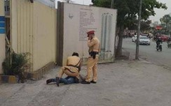 Xin bỏ qua vi phạm bất thành, tài xế say rượu đấm thẳng mặt Thượng uý w88 link vao w88 moi nhat