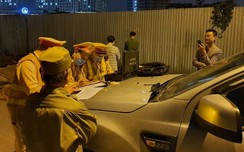 Nghi say rượu, tài xế giao xe cho bạn lái, không chịu đo nồng độ cồn