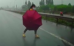 link vao w88 bong88: Chạy qua cao tốc Hà Nội-Bắc Giang, nữ công nhân bị ô tô tông trúng