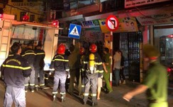 Cháy cửa hàng sữa phố cổ, cảnh sát phá cửa giải cứu nữ giúp việc