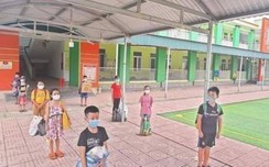 Bố mất, mẹ đi làm xa, bé gái lớp 4 khăn gói vào khu cách ly w88 com mobile mình