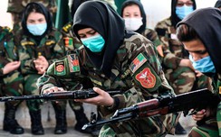link w88 nổi dậy, phụ nữ Afghanistan vác súng ra đường trước "cơn sóng dữ"