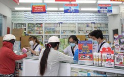 “Canh bạc” giữa mùa dịch và bài học “sống chung với lũ”