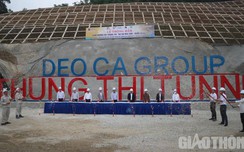 Video: Cận cảnh thông hầm Thung Thi trên cao tốc Bắc - Nam