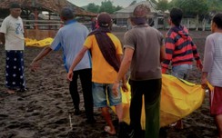 Ra bãi biển nắm tay lúc nửa đêm, 23 người bị cuốn trôi ra biển