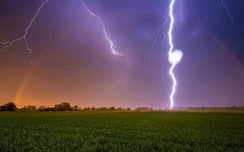 Đi bắt nghêu ở ven biển, 2 mẹ con bị sét đánh tử vong thương tâm