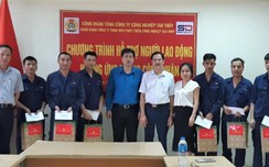 Công đoàn GTVT w88 com, hỗ trợ công nhân đóng tàu hoàn cảnh khó khăn