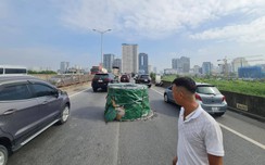 Điều tra nguyên nhân w88 com vn chở thép cuộn bị đứt dây, cày lõm đường Vành đai 3