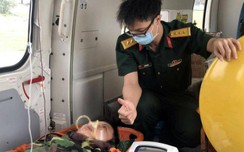 Dùng trực thăng cấp cứu một quân nhân từ đảo Song Tử Tây về đất liền