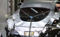 Siêu w88 mobile Ferrari Roma trị giá 250.000 USD nát vụn sau sự cố rơi thang máy