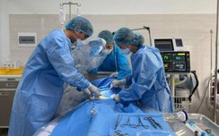 Ngón tay bị cưa cắt gây uốn ván, nam bệnh nhân phải nhập viện, thở máy