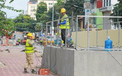 Tháo rào chắn, hoàn trả dần mặt đường dọc tuyến metro Nhổn - ga Hà Nội