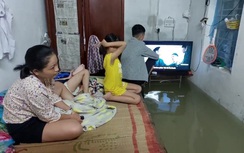 Nước ngập vào nhà nửa mét, người Đà Nẵng bắt đầu chạy lụt
