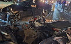 TP.HCM: Ô tô bất ngờ đánh lái đâm hàng loạt xe máy, 6 người nhập viện