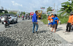 Chủ tịch Cà Mau thúc tiến độ sửa chữa công trình giao thông