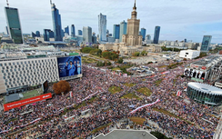 Gần 1 triệu người xuống đường biểu tình tại Ba Lan