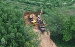 Hành trình bất thường của đoàn xe chở đất từ mỏ phục vụ dự án cao tốc ở Bình Định