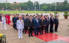 Lãnh đạo Đảng, Nhà nước, đại biểu Quốc hội vào Lăng viếng Chủ tịch Hồ Chí Minh
