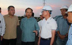 Thứ trưởng Nguyễn Duy Lâm kiểm tra thi công đêm tại dự án cao tốc Mỹ Thuận - Cần Thơ
