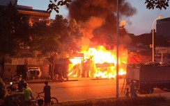 Cháy lớn tại Thanh Trì: 3 mẹ con tử vong, 2 người đi đường bị hất văng
