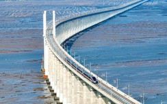 Khám phá tuyến đường sắt vượt biển tốc độ tới 350km/h tại Trung Quốc