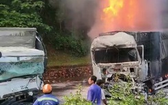 Xe tải cháy ngùn ngụt sau va chạm trên đường Hồ Chí Minh, 2 người bị thương