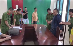 Bắt tài xế "ma men" chở quá tải, lăng mạ CSGT ở Hà Giang