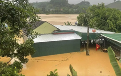 Thủy điện bị động, dân gánh hậu quả nặng nề vì mưa lũ