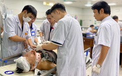 Đang cấp cứu nạn nhân bị thương nặng nhất trong vụ tai nạn làm 5 người chết ở Lạng Sơn
