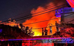 Cháy lớn hàng trăm m2 nhà xưởng dệt, len ở La Phù