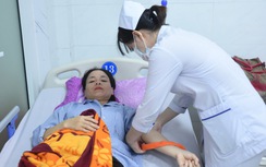 Bệnh viện tài trợ 100% chi phí điều trị cho hai nữ lao công bị bắn