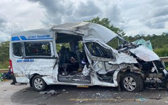 Xe khách 16 chỗ va chạm xe tải làm 1 người tử vong, 12 người bị thương