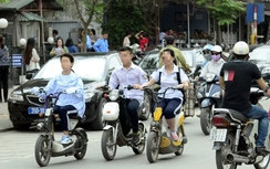 Nam Định cấm học sinh tiểu học, THCS điều khiển xe máy điện đến trường