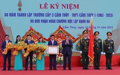 Thủ tướng trao Huân chương Độc lập hạng Ba cho Trường THPT Cẩm Thủy 1