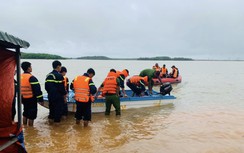 Hai vợ chồng cùng người đàn ông mất tích do mưa lũ ở Quảng Trị