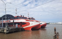 Hầu hết tàu phà ở Kiên Giang tạm ngưng hoạt động do thời tiết xấu