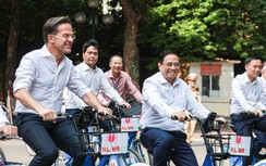 Thủ tướng Phạm Minh Chính cùng Thủ tướng Hà Lan đạp xe thưởng thức thu Hà Nội