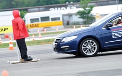 Phanh tự động khẩn cấp giúp chủ xe tránh nhiều vụ tai nạn