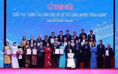 Tổng Liên đoàn LĐ trao hai giải Nhất văn học cho "Con đường của hạ" và "Hoa xương rồng"