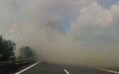 Ô tô “mù đường” trên cao tốc Hà Nội - Ninh Bình vì khói