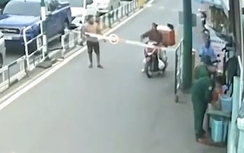 Hai người đàn ông đi xe máy ngược chiều hung hãn tấn công nhân viên phà Cát Lái