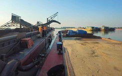 Hà Nội yêu cầu làm rõ thông tin khai thác cát trái phép trên sông Hồng