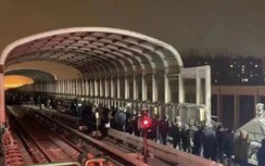 Tàu điện ngầm Bắc Kinh gặp sự cố, hơn 100 người bị thương